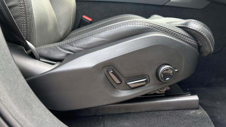 Volvo XC90 2.0 T8 PHEV Ultra Dark 5dr AWD Geartronic Estate